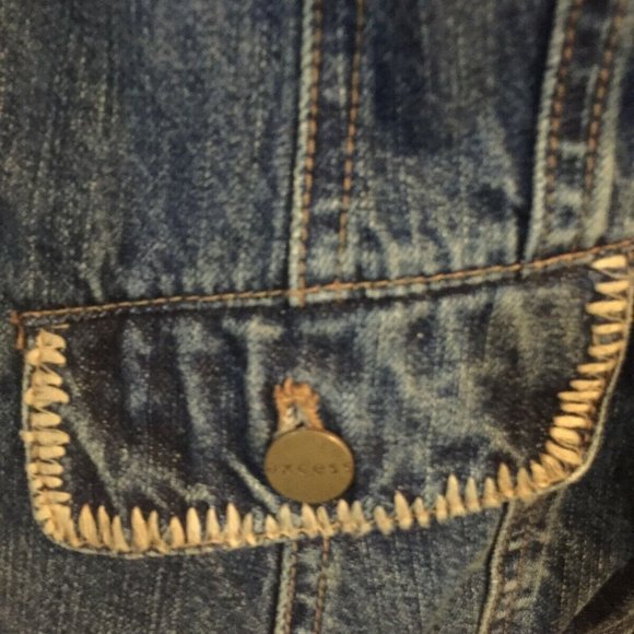 Axcess (Liz Claiborne) Sz 8 Jean Jacket w/embroidery - Picture 6 of 8